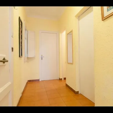 Private Room With 200M2 Sunny Terrace 8 * برشلونة