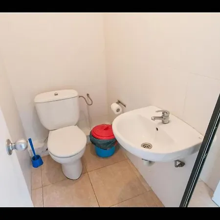Private Room With 200M2 Sunny Terrace 8 *
